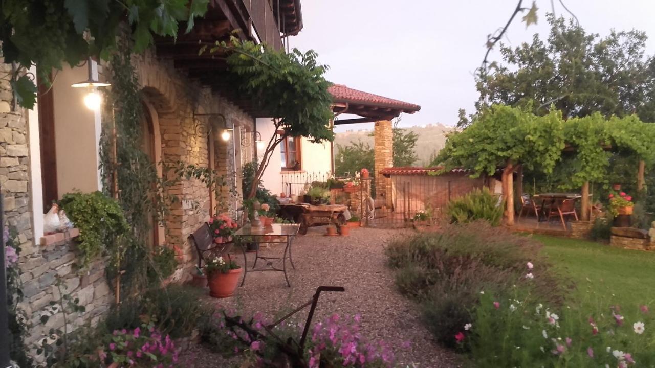 Magiche Langhe Bed & Breakfast Paroldo Exterior foto
